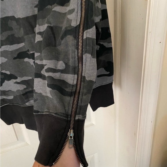 Current/Elliot The Stadium Zip Sweatshirt in Distressed Black Camo size medium - Picture 6 of 11